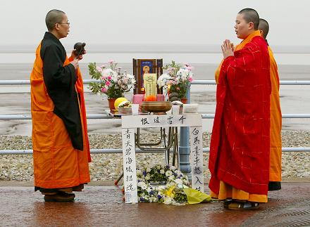 buddhistmonks.jpg
